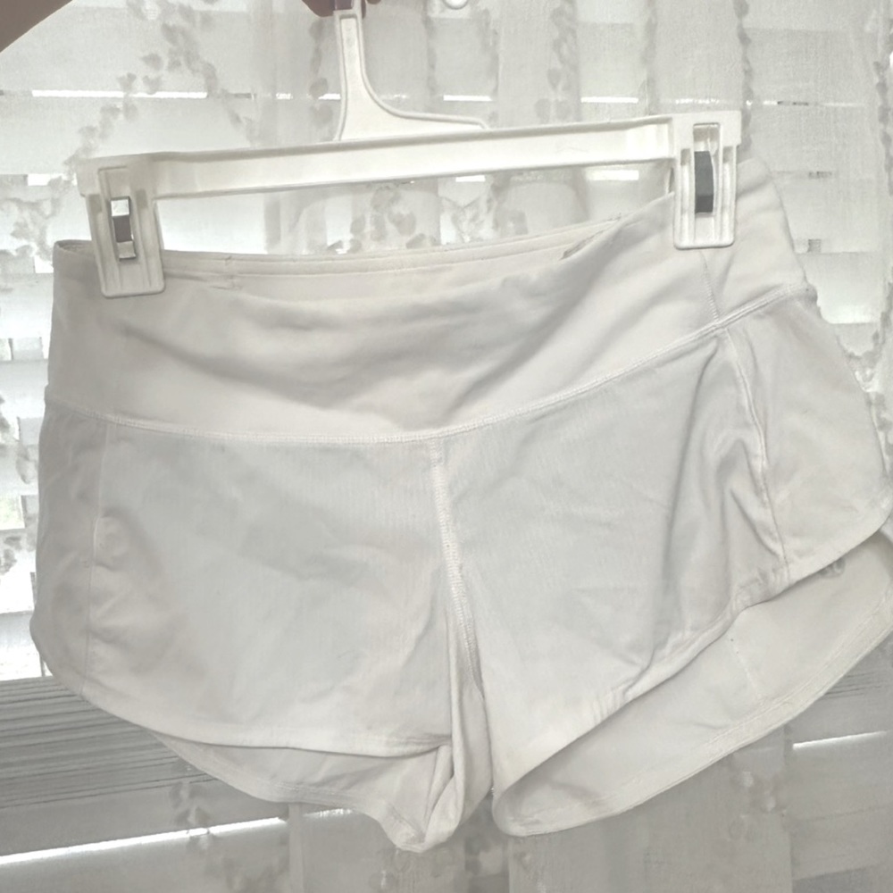 NO flaws 🍋Lululemon Shorts (White) - Size 4